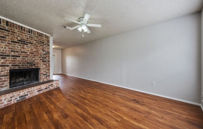614 Lillard Rd, Arlington, TX 76012