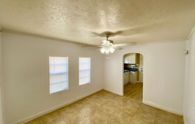 3 beds, 1 bath, 906 sqft, $1,795