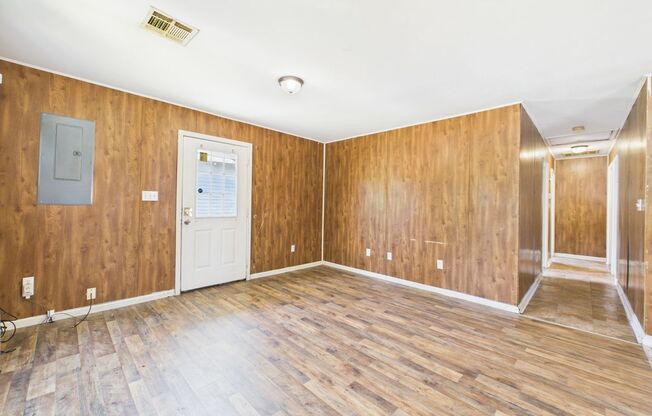 3 bed, 2 bath home now available in Lafayette!
