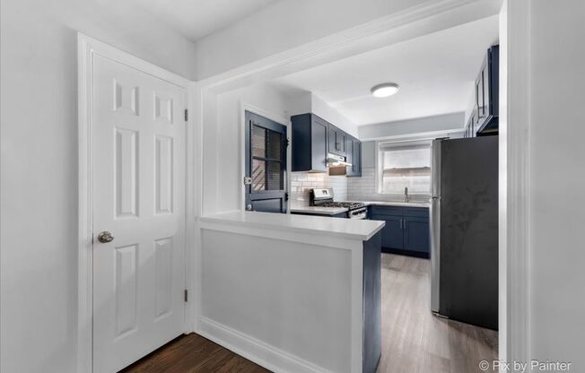 3 beds, 1 bath, 950 sqft, $2,125, Unit 2715-2