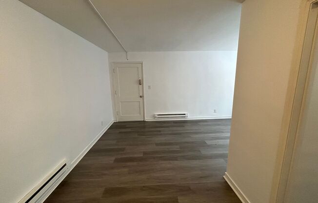 2 beds, 1 bath, 700 sqft, $1,095, Unit 6