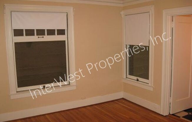 *1 MONTH'S FREE RENT PROMO* *Studio Unit in the Alphabet Dist w/hardwoods & W/S/G included in the rent -Tudor Arms!