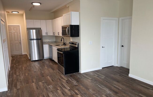 2 beds, 1 bath, $1,200, Unit 202