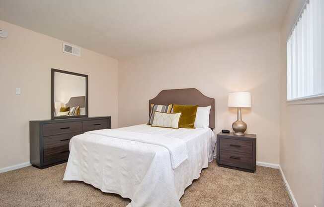 Comfortable Bedroom With Pillow at Wilbur Oaks Apartments, California
