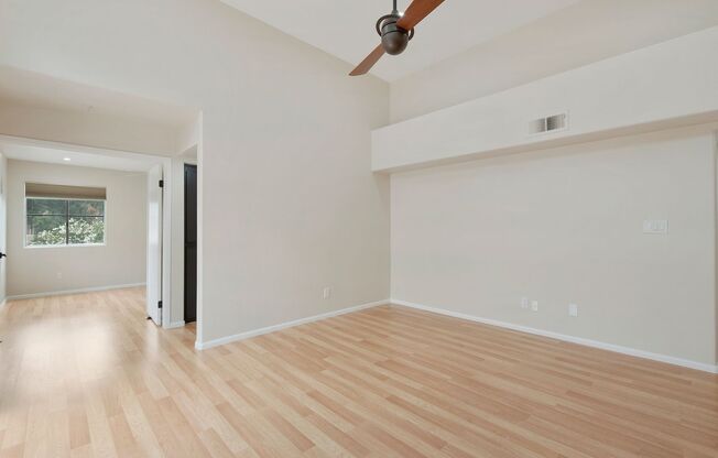 2 beds, 2 baths, $2,000, Unit Unit 2093