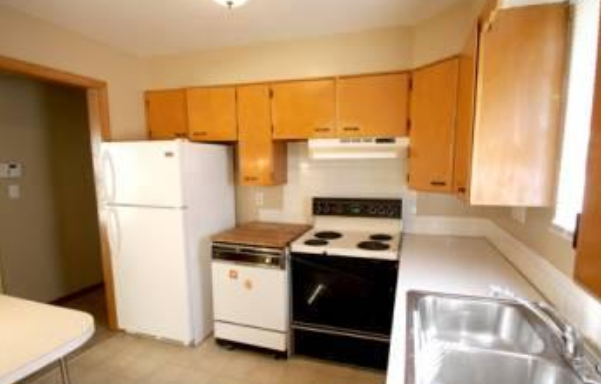 Cute 3 Bed 1.5 Bath Home in KCMO-Available in JUNE!!