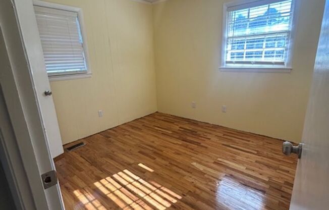 3 beds, 1 bath, $1,300