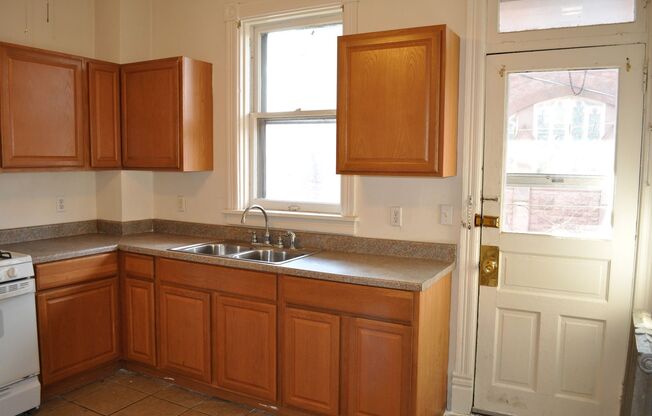 1 bed, 1 bath, 1,000 sqft, $995, Unit Unit 2