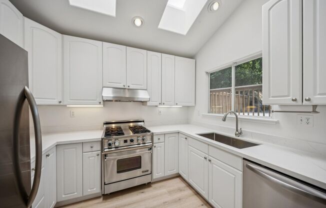 2BD/1.5BA LIGHT & BRIGHT, MILL VALLEY HOME WITH OPEN FLOOR PLAN!