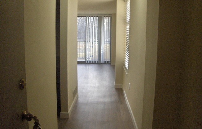 2 beds, 1 bath, 800 sqft, $1,671, Unit 3-W2A