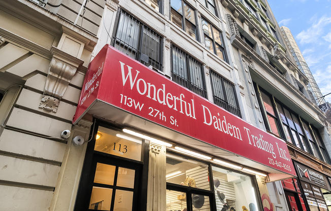 113 W 27 ST