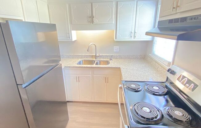 2 beds, 1.5 baths, 832 sqft, $1,150, Unit 873 Oakwood Villa