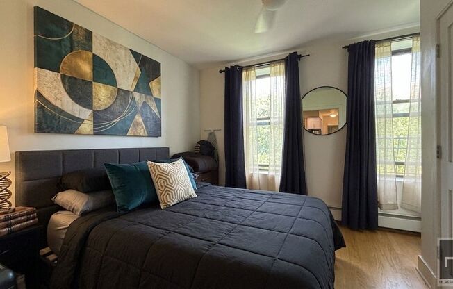 305 W 150 ST