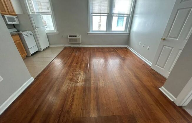 1 bed, 1 bath, 550 sqft, $1,090, Unit B16