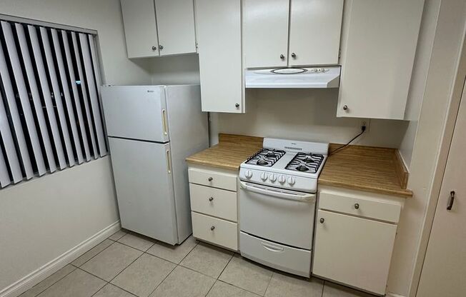 Upstairs 2BD/1BA Condo with 1 reserved covered parking, HOA pool, new paint, new flooring, in Lakeside.