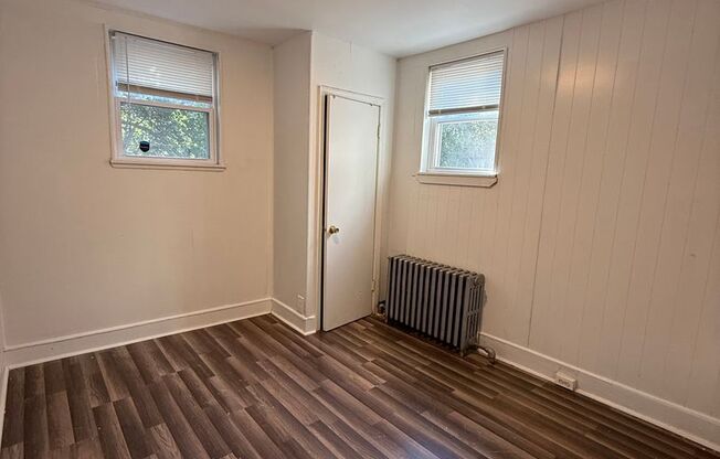 2 beds, 1 bath, $1,200, Unit #1