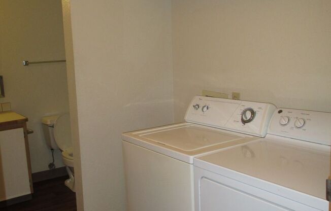 2 beds, 1 bath, 797 sqft, $1,599, Unit 108