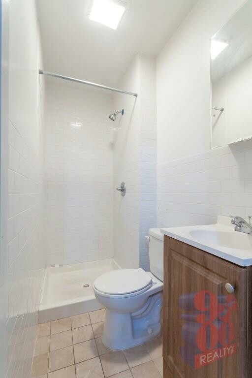 358 W 51 ST