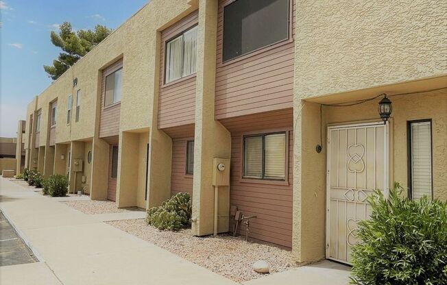 EXCELLENT TOWNHOME IN TEMPE!