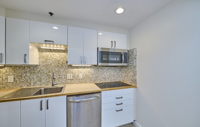 1 bed, 1 bath, 613 sqft, $2,700, Unit 2C