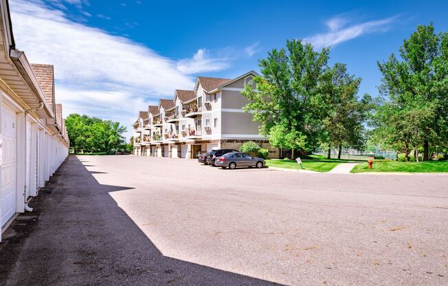 1 bed, 1 bath, 711 sqft, $1,075, Unit 3720214R