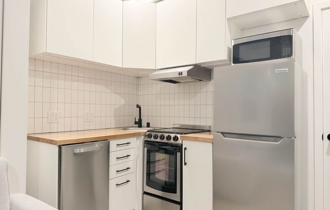 Studio, 1 bath, $2,295