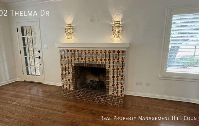 402 THELMA DR