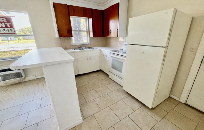 1BR/1BA Zephyrhills Duplex NO APPLICATION FEE!