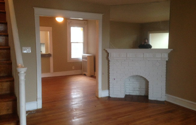 3 beds, 1 bath, $1,600