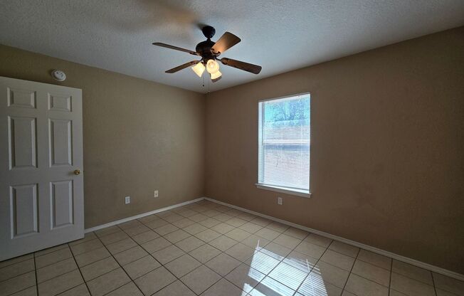 3 beds, 2 baths, $1,250, Unit 2710 Alma Drive - B