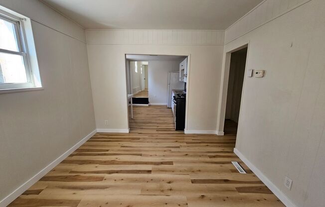 Newly updated 2 bedroom 1 bath apartment for rent !