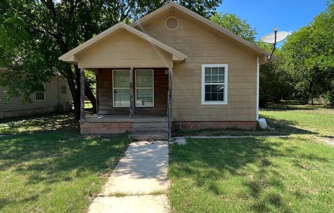 561 E. Crow St., Stephenville, TX 76401