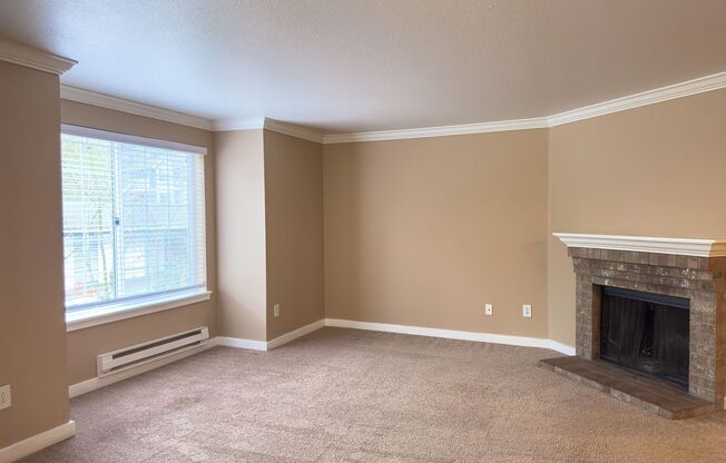 Great Price! 3 bed / 2 bath Des Moines Condo For Rent!