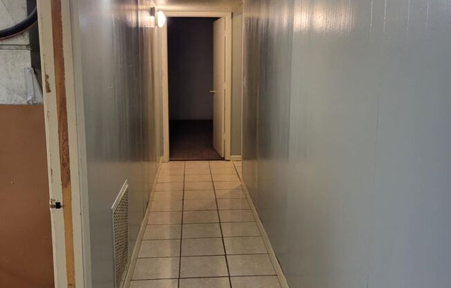 2 beds, 1 bath, $975, Unit APARTMENT # 22