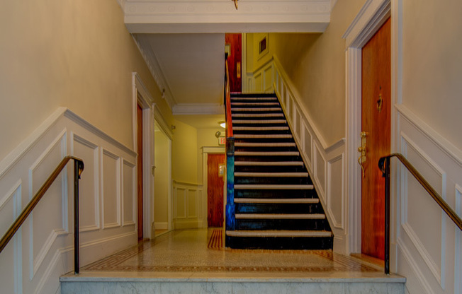 3 beds, 2 baths, $5,250, Unit 305