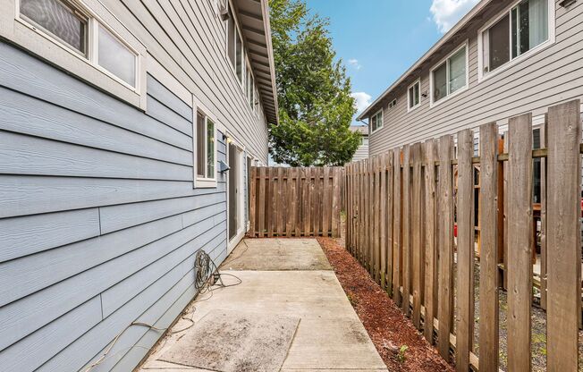 2 beds, 1 bath, 800 sqft, $1,295, Unit 431-01-17