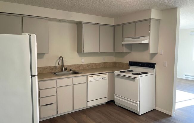 2 beds, 1 bath, 750 sqft, $1,275, Unit I