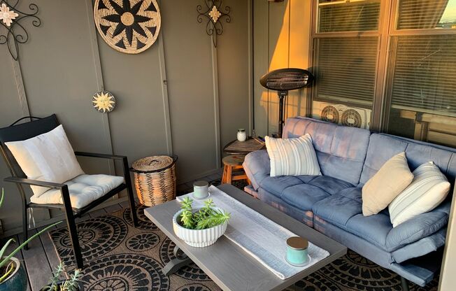 2 beds, 2 baths, 926 sqft, $1,550, Unit 206