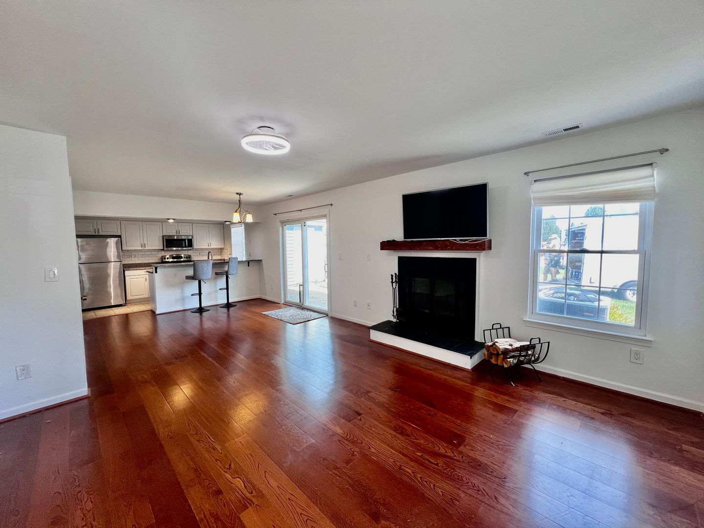 Gorgeous end unit condo