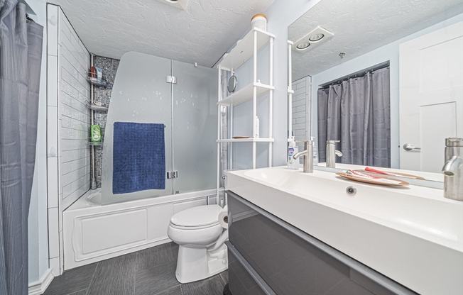 1 bed, 1 bath, 777 sqft, $2,600, Unit 1012