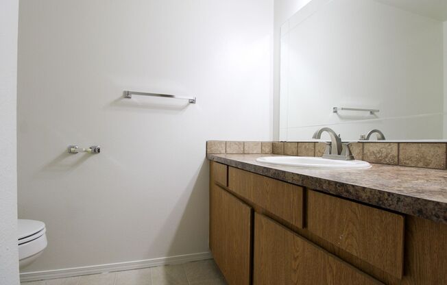 2 beds, 1 bath, 840 sqft, $1,295, Unit 78