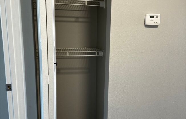 2 beds, 1 bath, 860 sqft, $865, Unit 10122-9