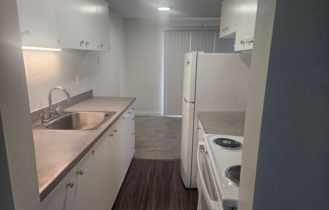 1 bed, 1 bath, 638 sqft, $1,249, Unit 30