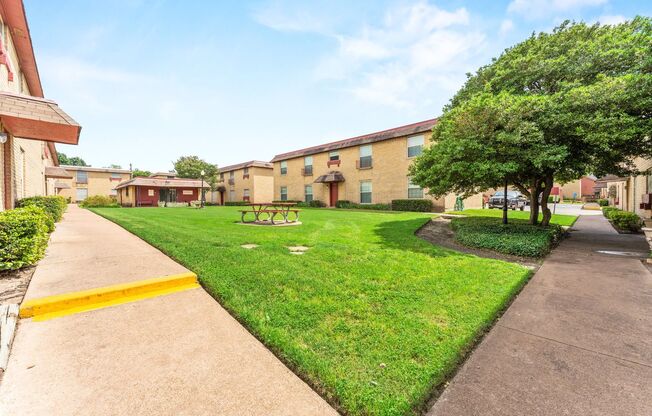 Car Mel Apartments 3638 W Waco Dr