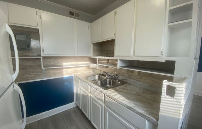 2 beds, 1 bath, $1,050, Unit #120