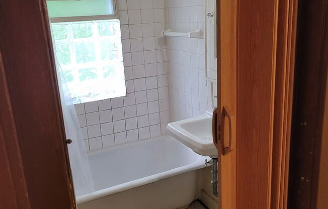 Studio, 1 bath, $775, Unit 205