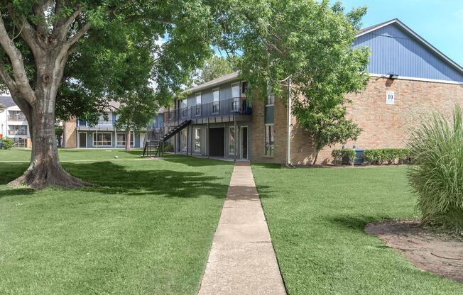 Dickinson Arms - Apartments in Dickinson, TX
