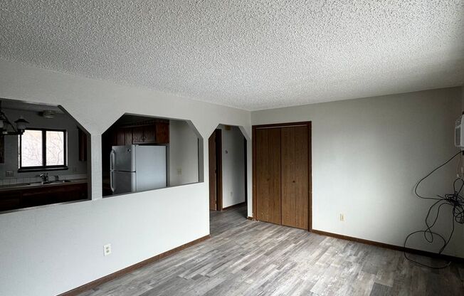 2 beds, 1 bath, $900, Unit #2