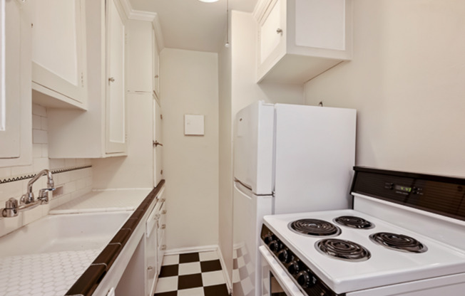 Studio, 1 bath, 400 sqft, $1,295, Unit 205