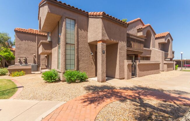 Beautiful 2-Bedroom Home with Easy Access to the 202!